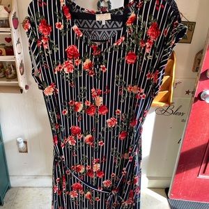 Beautiful women’s black dress with roses new 2x